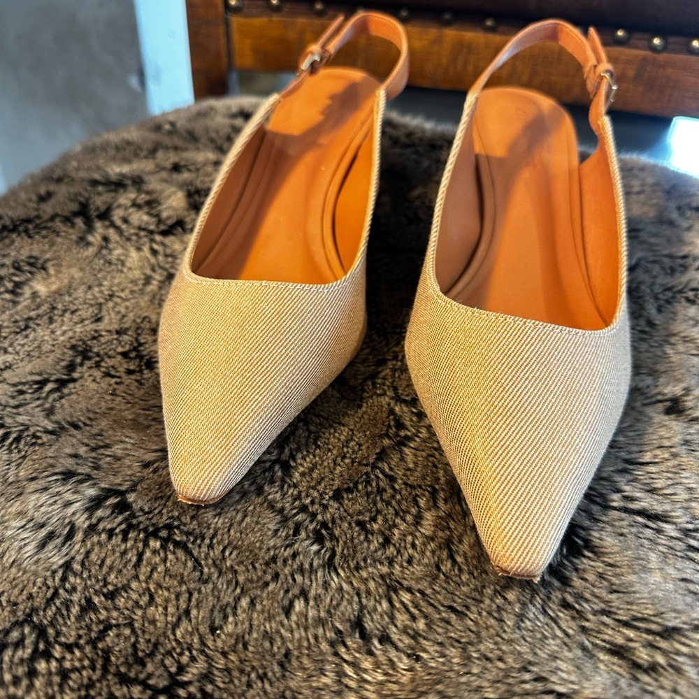 Cinq a Sept Sylvie Pointed Toe Tan/Cream Slingback Designer Kitten Heels, 39/9 - Picture 7 of 9